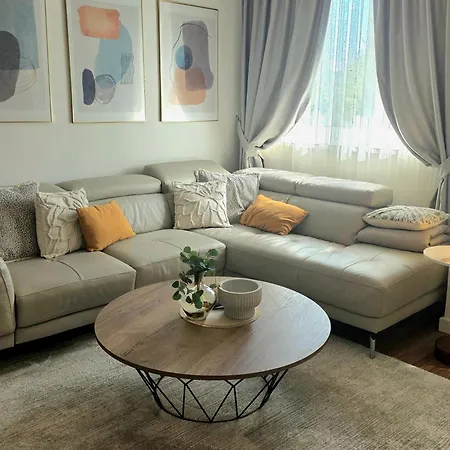 Apartment Airport Nest