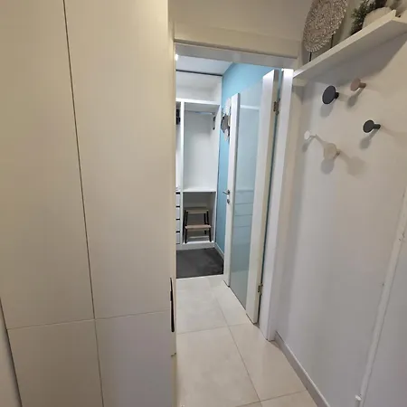 Apartment Airport Nest